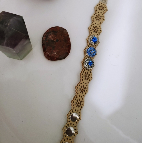 Magnolia and Vine | Tan Bracelet Blue Silver Snaps - Picture 3 of 8